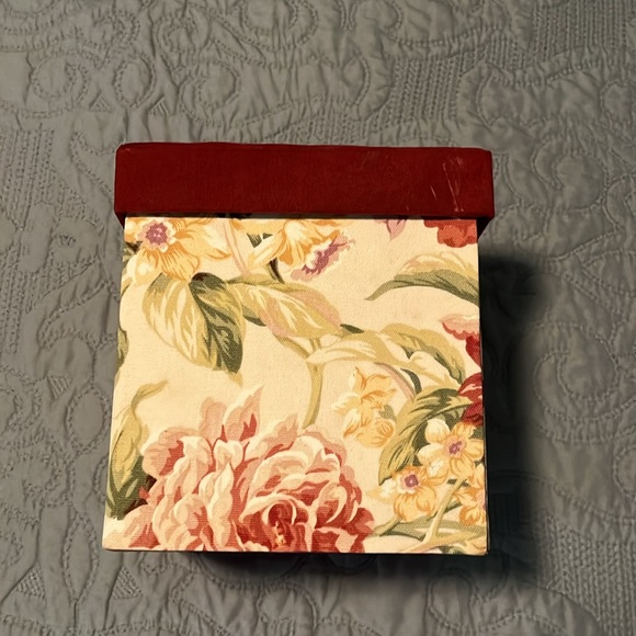Once Upon a Rose Floral Fabric-Lined Storage Box - Picture 6 of 10
